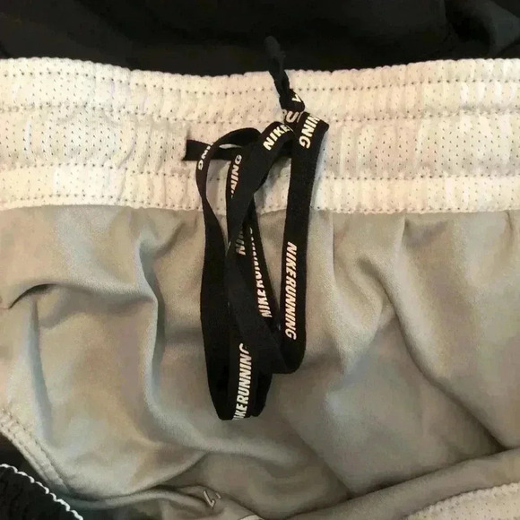 NIKE Lined 4” Mesh Stripe Relaxed Fit Running Shorts - Picture 6 of 7